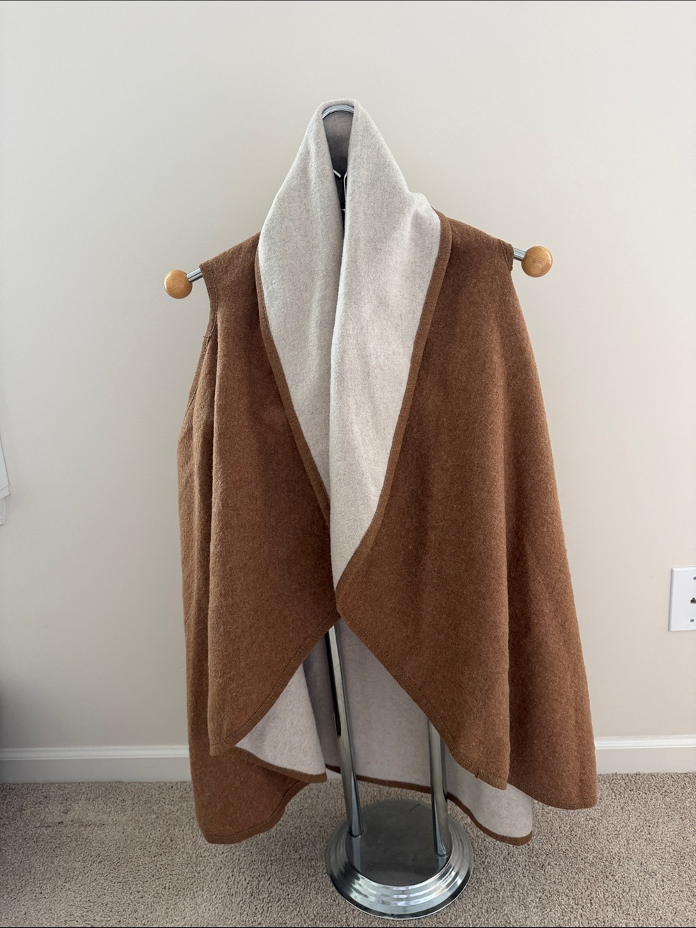 Reversiblel Brown & Cream Women's Wrap, size OS